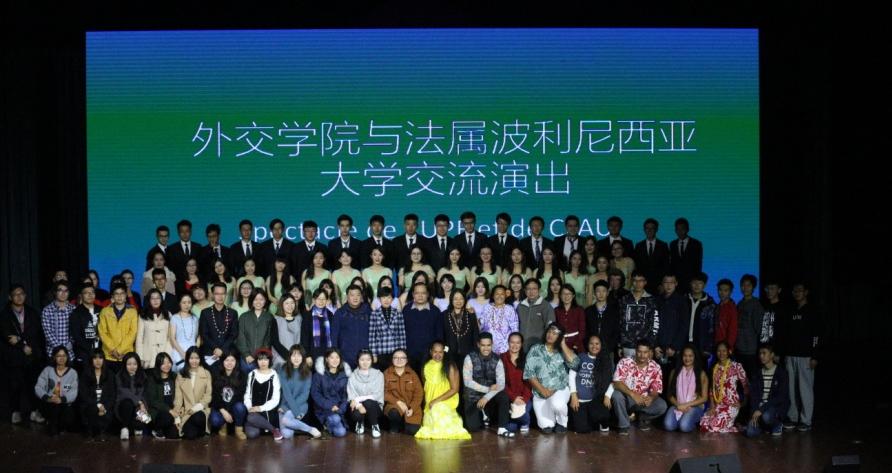 Photo de groupe avec les étudiants polynésiens et les étudiants de l’une des trois universités qui les ont accueillis 12.jpg