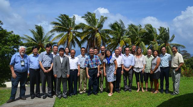 Photo officielle des participants au symposium international 13.jpg